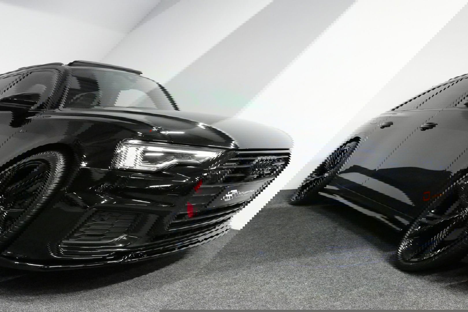 Audi A6 Avant 55 TFSI e quattro S edition Competition / S Line / RS6 Look Diffuser / Maxton Design Bodykit V.2 / Panoramadak / Matrix LED / Apple Carplay - Android Auto / Stoelverwarming / Ambienteverlichting / Stuurwiel verwarming / 21'' LMV / Trekhaak (wegklapb