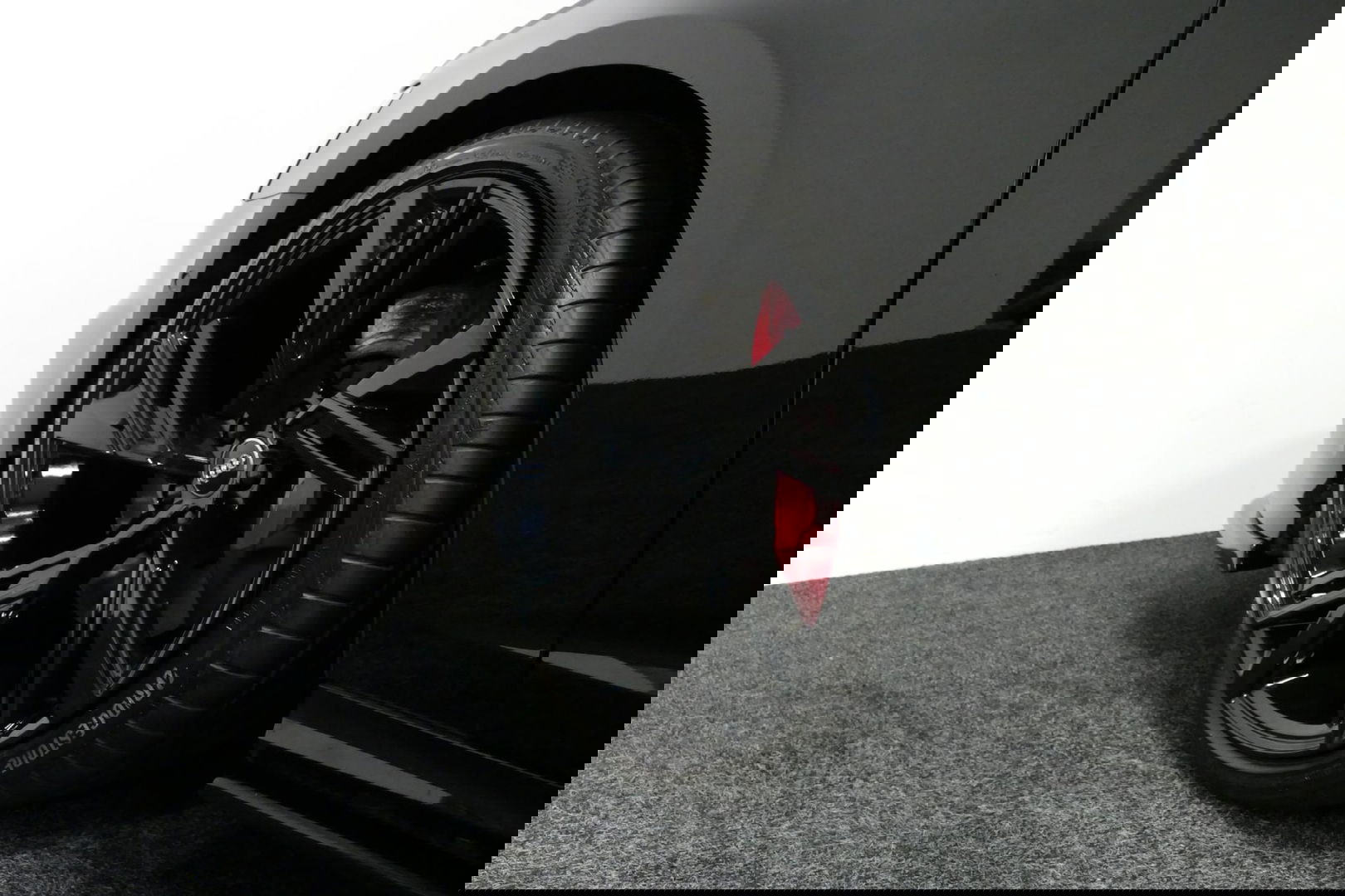 Audi A6 Avant 55 TFSI e quattro S edition Competition / S Line / RS6 Look Diffuser / Maxton Design Bodykit V.2 / Panoramadak / Matrix LED / Apple Carplay - Android Auto / Stoelverwarming / Ambienteverlichting / Stuurwiel verwarming / 21'' LMV / Trekhaak (wegklapb