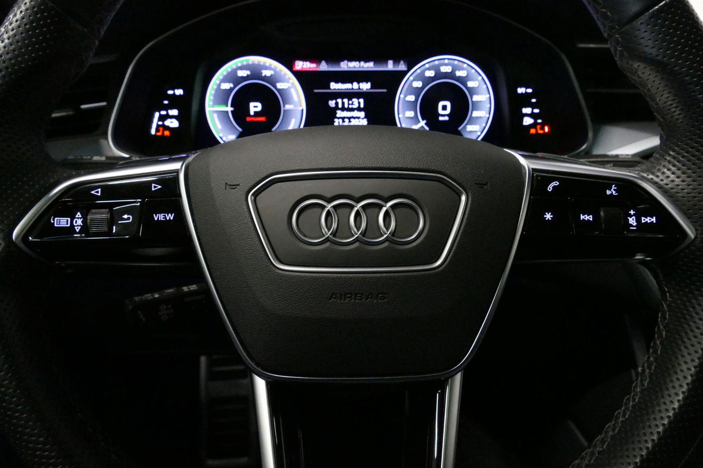 Audi A6 Avant 55 TFSI e quattro S edition Competition / S Line / RS6 Look Diffuser / Maxton Design Bodykit V.2 / Panoramadak / Matrix LED / Apple Carplay - Android Auto / Stoelverwarming / Ambienteverlichting / Stuurwiel verwarming / 21'' LMV / Trekhaak (wegklapb