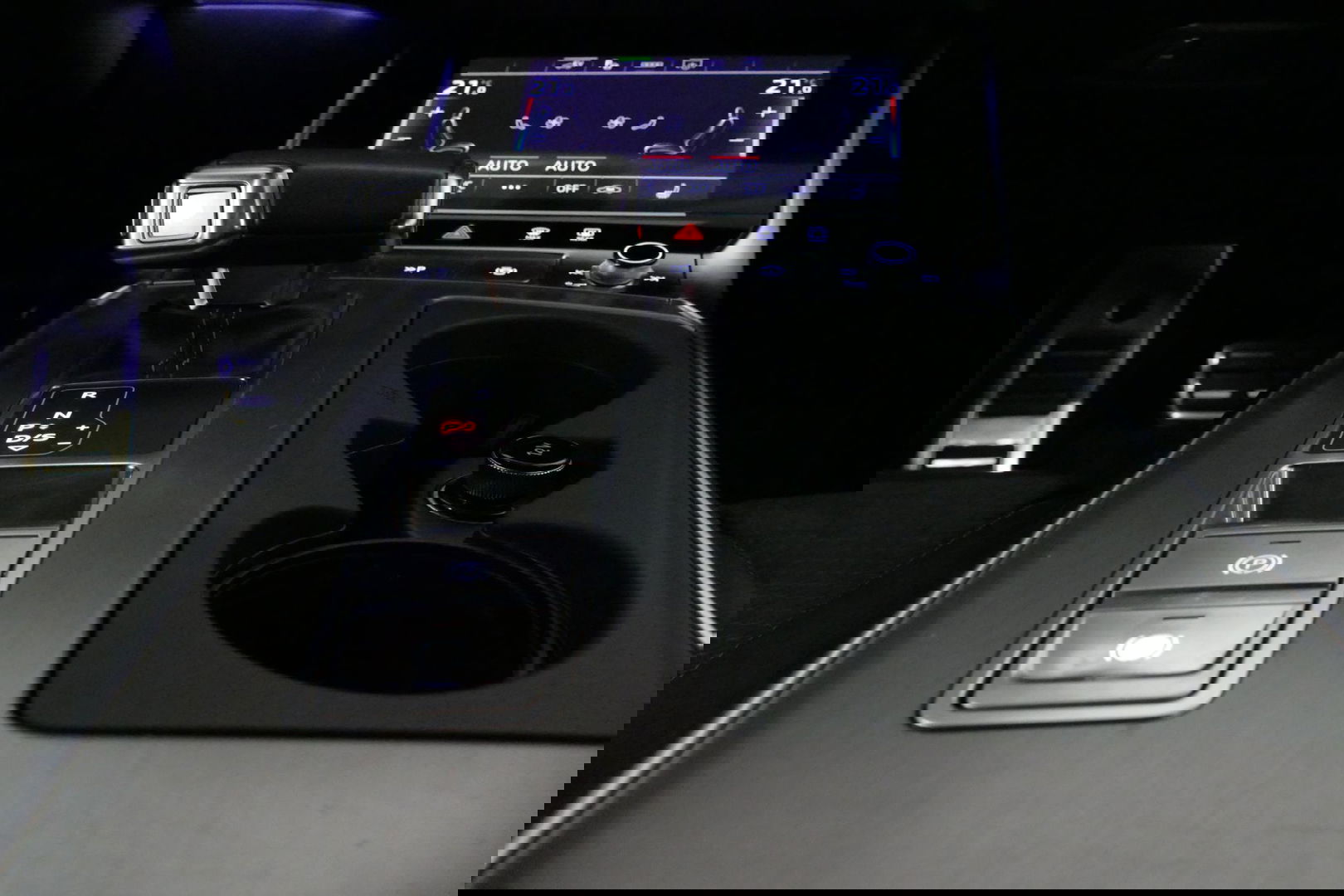 Audi A6 Avant 55 TFSI e quattro S edition Competition / S Line / RS6 Look Diffuser / Maxton Design Bodykit V.2 / Panoramadak / Matrix LED / Apple Carplay - Android Auto / Stoelverwarming / Ambienteverlichting / Stuurwiel verwarming / 21'' LMV / Trekhaak (wegklapb