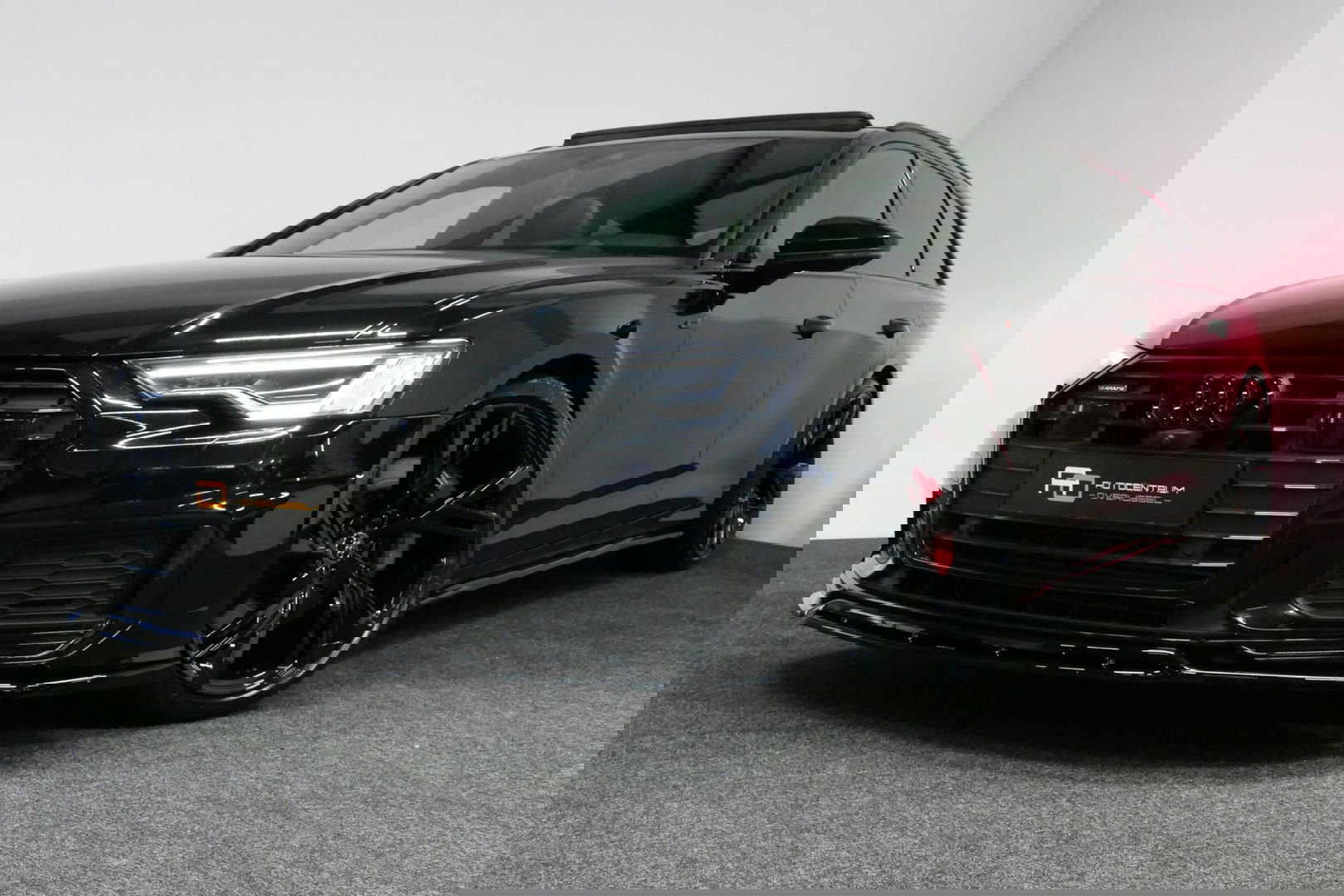 Audi A6 Avant 55 TFSI e quattro S edition Competition / S Line / RS6 Look Diffuser / Maxton Design Bodykit V.2 / Panoramadak / Matrix LED / Apple Carplay - Android Auto / Stoelverwarming / Ambienteverlichting / Stuurwiel verwarming / 21'' LMV / Trekhaak (wegklapb