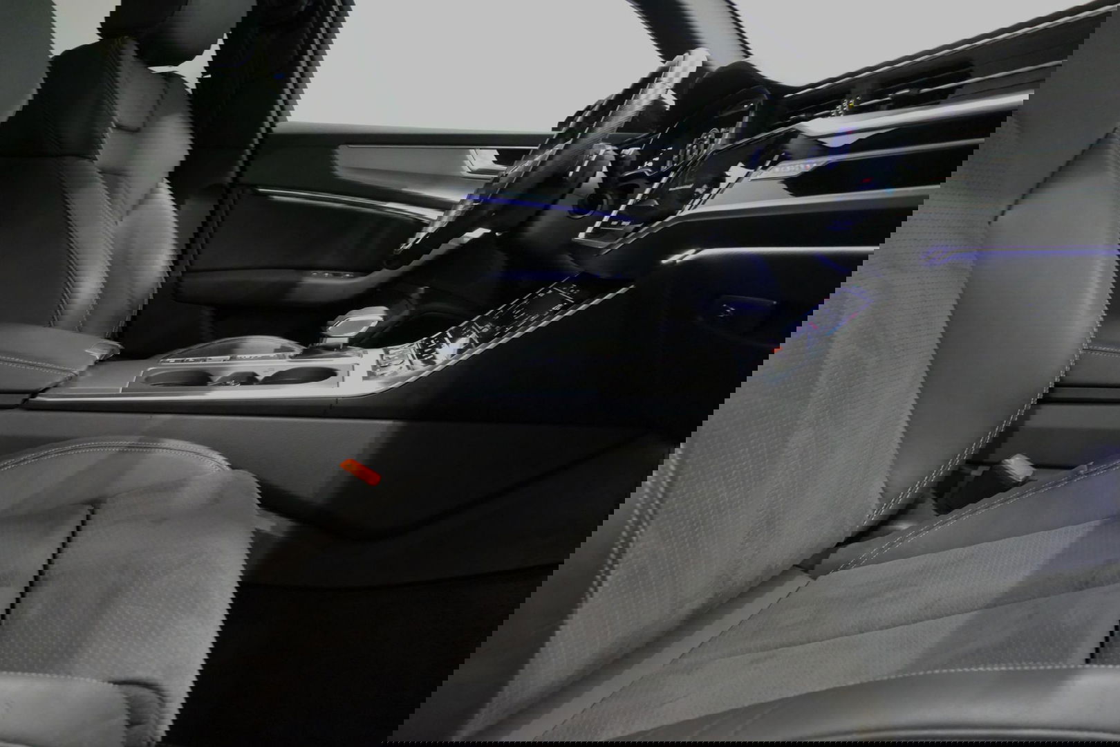 Audi A6 Avant 55 TFSI e quattro S edition Competition / S Line / RS6 Look Diffuser / Maxton Design Bodykit V.2 / Panoramadak / Matrix LED / Apple Carplay - Android Auto / Stoelverwarming / Ambienteverlichting / Stuurwiel verwarming / 21'' LMV / Trekhaak (wegklapb