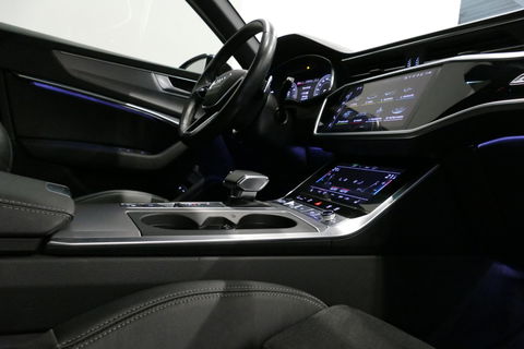 Audi A6 Avant 55 TFSI e quattro S edition Competition / S Line / RS6 Look Diffuser / Maxton Design Bodykit V.2 / Panoramadak / Matrix LED / Apple Carplay - Android Auto / Stoelverwarming / Ambienteverlichting / Stuurwiel verwarming / 21'' LMV / Trekhaak (wegklapb