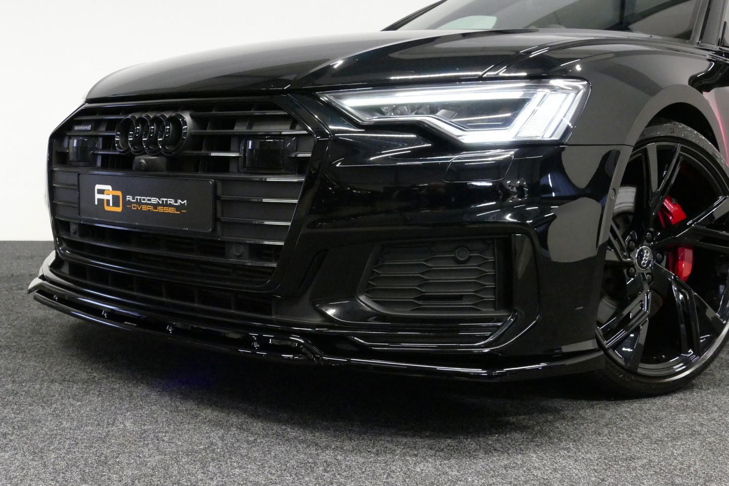 Audi A6 Avant 55 TFSI e quattro S edition Competition / S Line / RS6 Look Diffuser / Maxton Design Bodykit V.2 / Panoramadak / Matrix LED / Apple Carplay - Android Auto / Stoelverwarming / Ambienteverlichting / Stuurwiel verwarming / 21'' LMV / Trekhaak (wegklapb