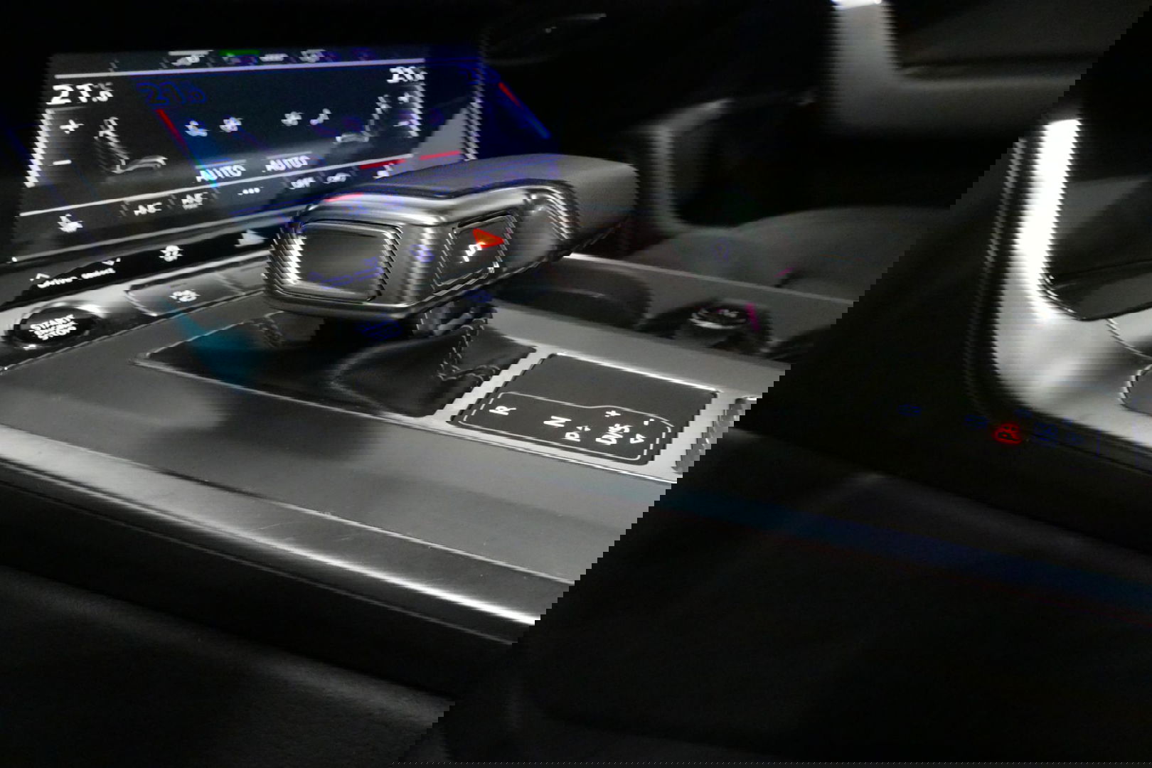 Audi A6 Avant 55 TFSI e quattro S edition Competition / S Line / RS6 Look Diffuser / Maxton Design Bodykit V.2 / Panoramadak / Matrix LED / Apple Carplay - Android Auto / Stoelverwarming / Ambienteverlichting / Stuurwiel verwarming / 21'' LMV / Trekhaak (wegklapb