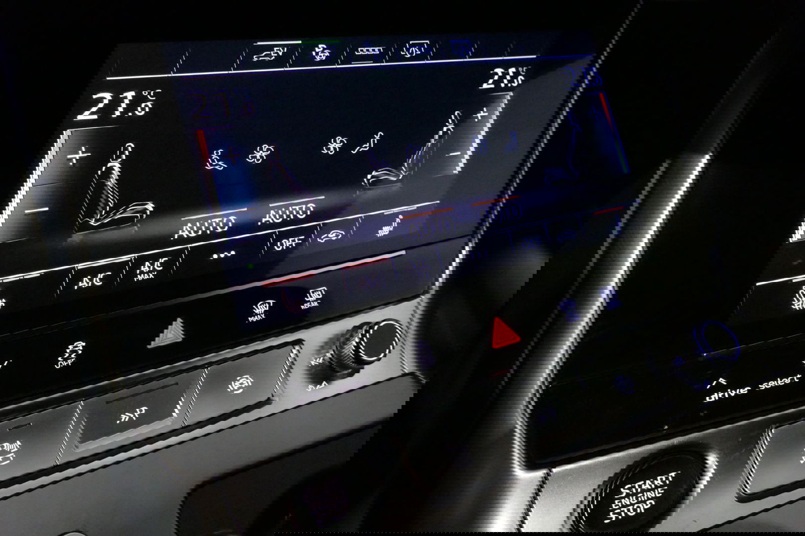 Audi A6 Avant 55 TFSI e quattro S edition Competition / S Line / RS6 Look Diffuser / Maxton Design Bodykit V.2 / Panoramadak / Matrix LED / Apple Carplay - Android Auto / Stoelverwarming / Ambienteverlichting / Stuurwiel verwarming / 21'' LMV / Trekhaak (wegklapb
