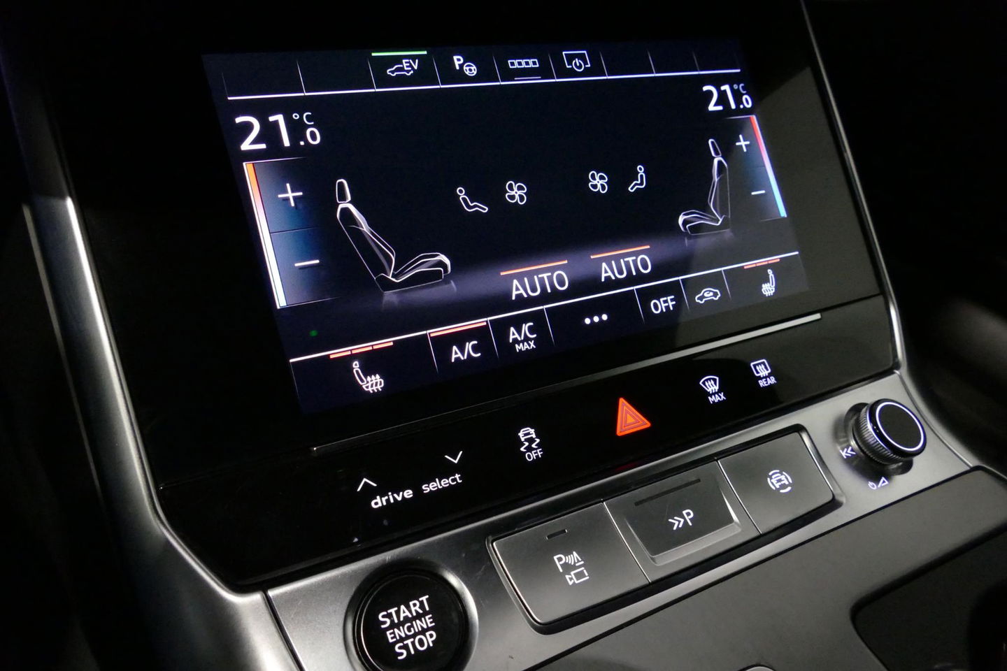 Audi A6 Avant 55 TFSI e quattro S edition Competition / S Line / RS6 Look Diffuser / Maxton Design Bodykit V.2 / Panoramadak / Matrix LED / Apple Carplay - Android Auto / Stoelverwarming / Ambienteverlichting / Stuurwiel verwarming / 21'' LMV / Trekhaak (wegklapb