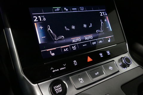 Audi A6 Avant 55 TFSI e quattro S edition Competition / S Line / RS6 Look Diffuser / Maxton Design Bodykit V.2 / Panoramadak / Matrix LED / Apple Carplay - Android Auto / Stoelverwarming / Ambienteverlichting / Stuurwiel verwarming / 21'' LMV / Trekhaak (wegklapb