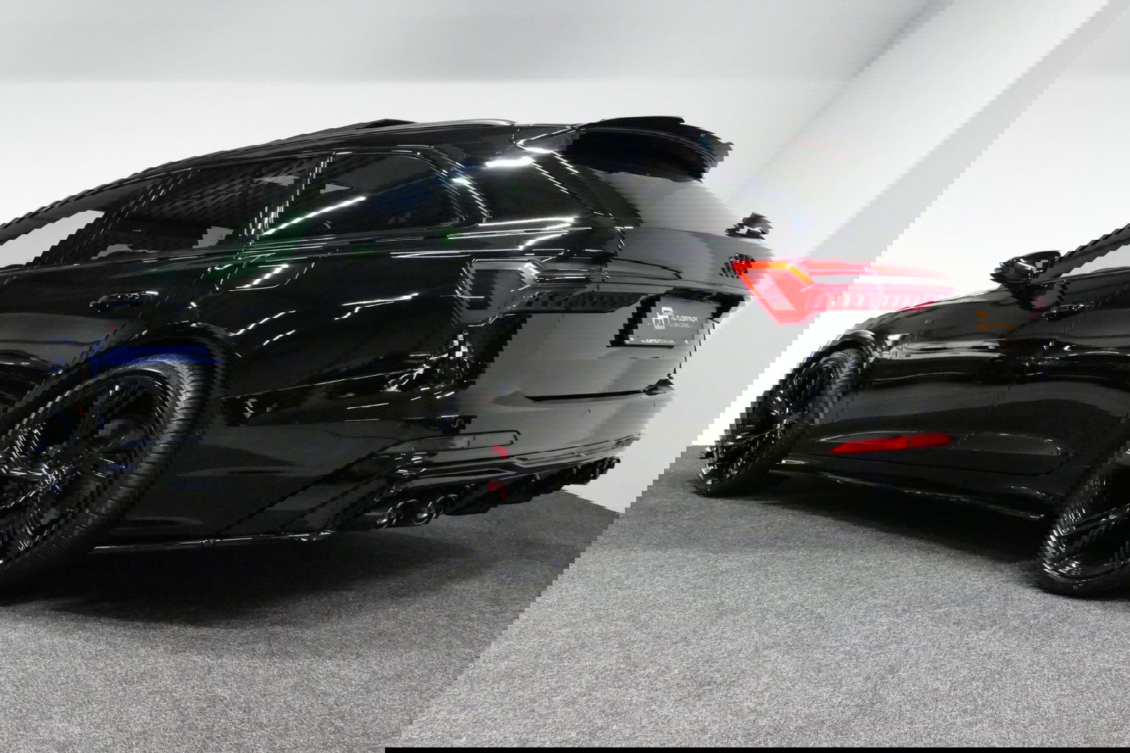 Audi A6 Avant 55 TFSI e quattro S edition Competition / S Line / RS6 Look Diffuser / Maxton Design Bodykit V.2 / Panoramadak / Matrix LED / Apple Carplay - Android Auto / Stoelverwarming / Ambienteverlichting / Stuurwiel verwarming / 21'' LMV / Trekhaak (wegklapb