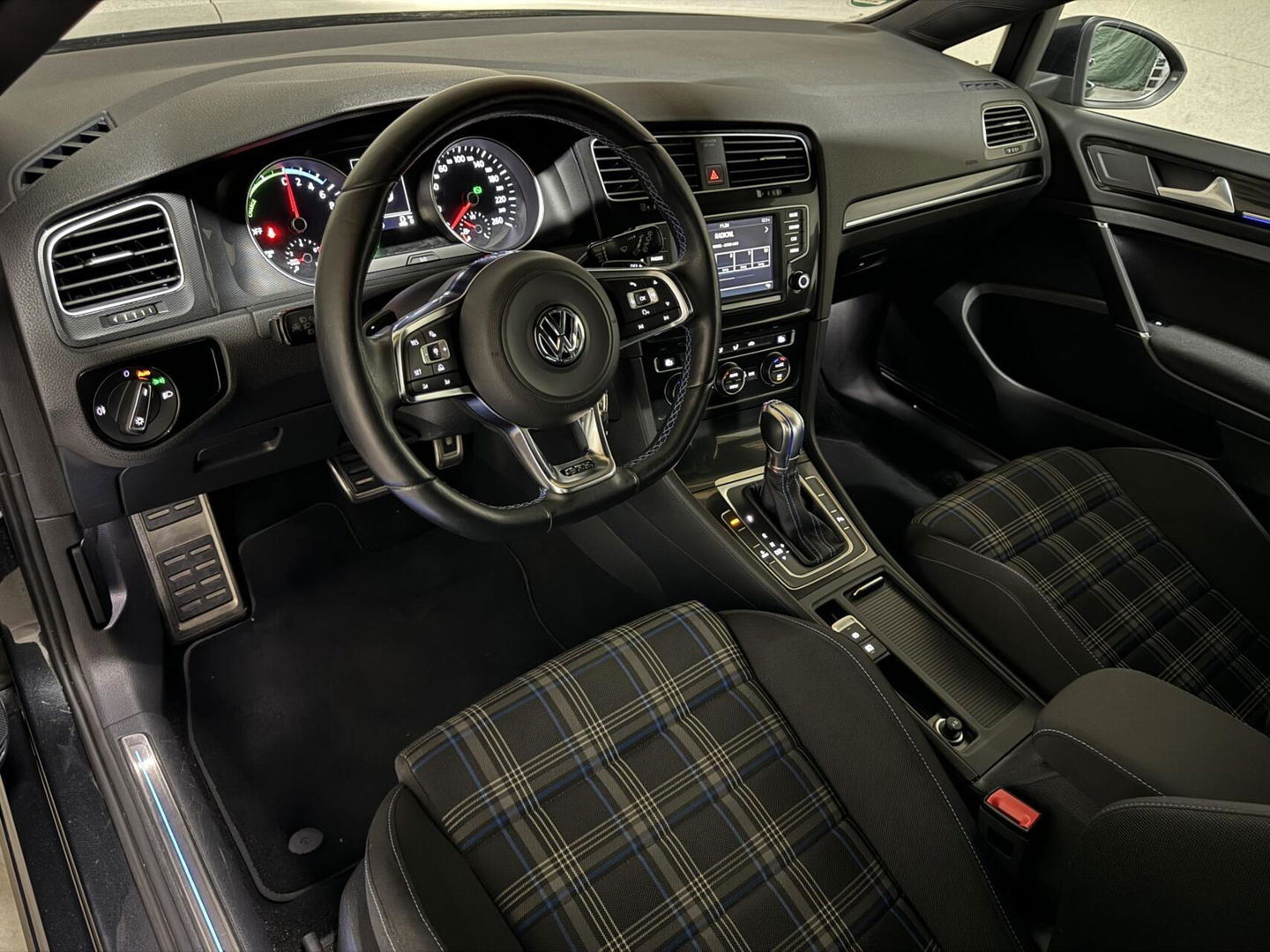 Volkswagen Golf 1.4 TSI GTE Pano DSG Navi Cruise PDC NAP