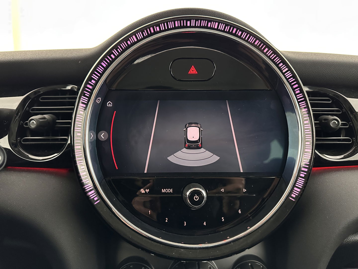 MINI Mini Electric Business Edition 33 kWh [ 3-Fase ] (INCL-BTW) Aut. *LEATHER | FULL-LED | KEYLESS | SPORT-SEATS | NAVI-FULLMAP | ECC | AMBIENT-LIGHT | DAB | DIGI-COCKPIT | PDC | 17"ALU*