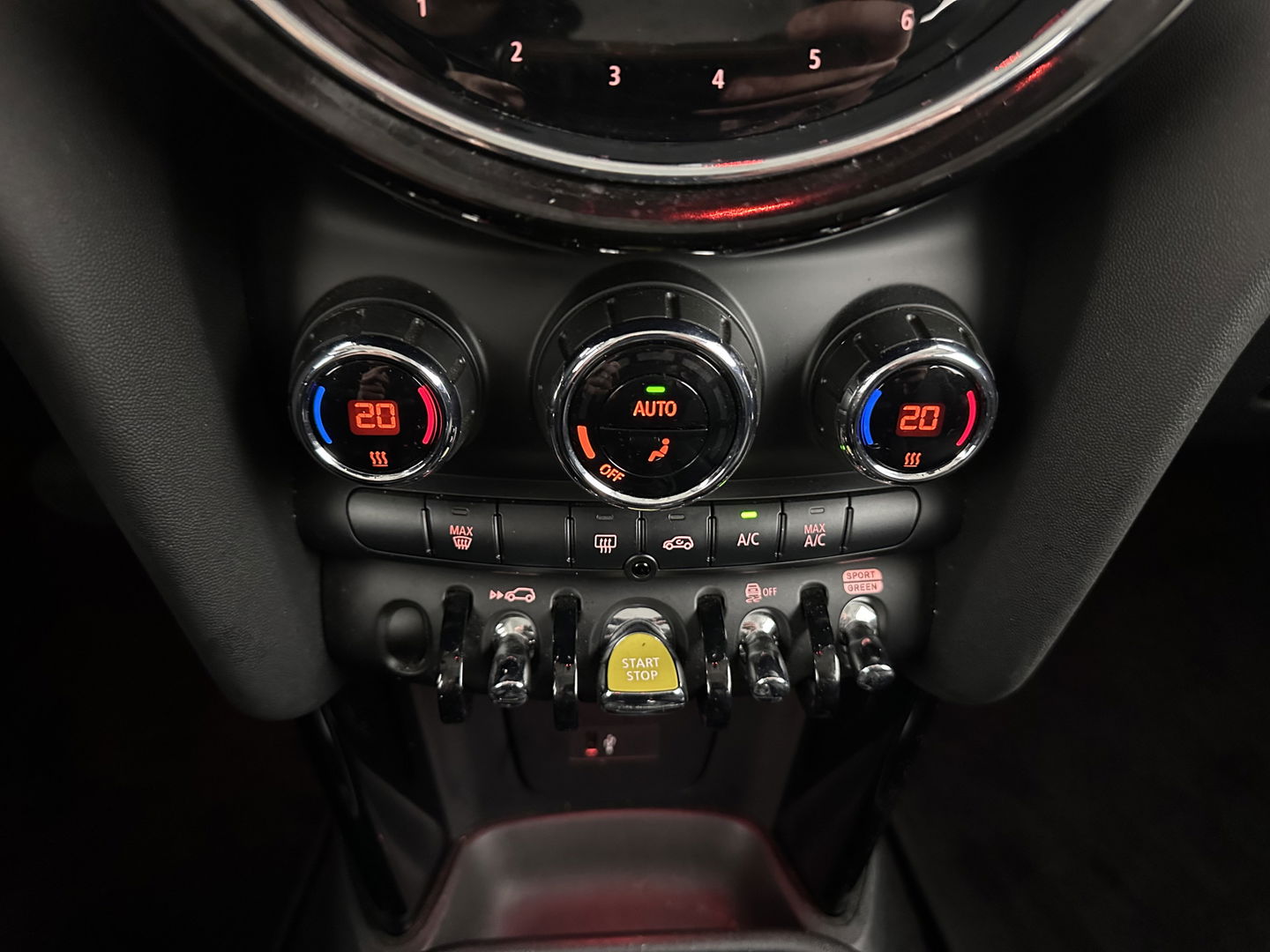 MINI Mini Electric Business Edition 33 kWh [ 3-Fase ] (INCL-BTW) Aut. *LEATHER | FULL-LED | KEYLESS | SPORT-SEATS | NAVI-FULLMAP | ECC | AMBIENT-LIGHT | DAB | DIGI-COCKPIT | PDC | 17"ALU*