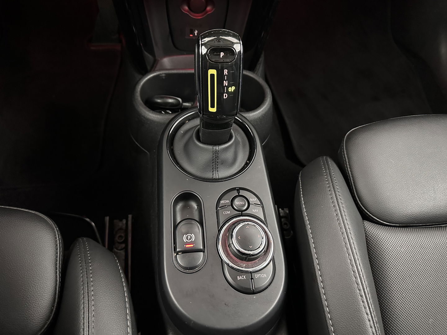 MINI Mini Electric Business Edition 33 kWh [ 3-Fase ] (INCL-BTW) Aut. *LEATHER | FULL-LED | KEYLESS | SPORT-SEATS | NAVI-FULLMAP | ECC | AMBIENT-LIGHT | DAB | DIGI-COCKPIT | PDC | 17"ALU*