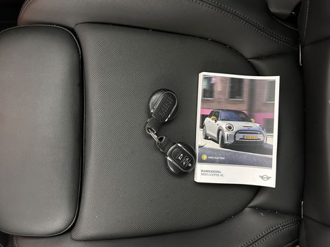 MINI Mini Electric Business Edition 33 kWh [ 3-Fase ] (INCL-BTW) Aut. *LEATHER | FULL-LED | KEYLESS | SPORT-SEATS | NAVI-FULLMAP | ECC | AMBIENT-LIGHT | DAB | DIGI-COCKPIT | PDC | 17"ALU*