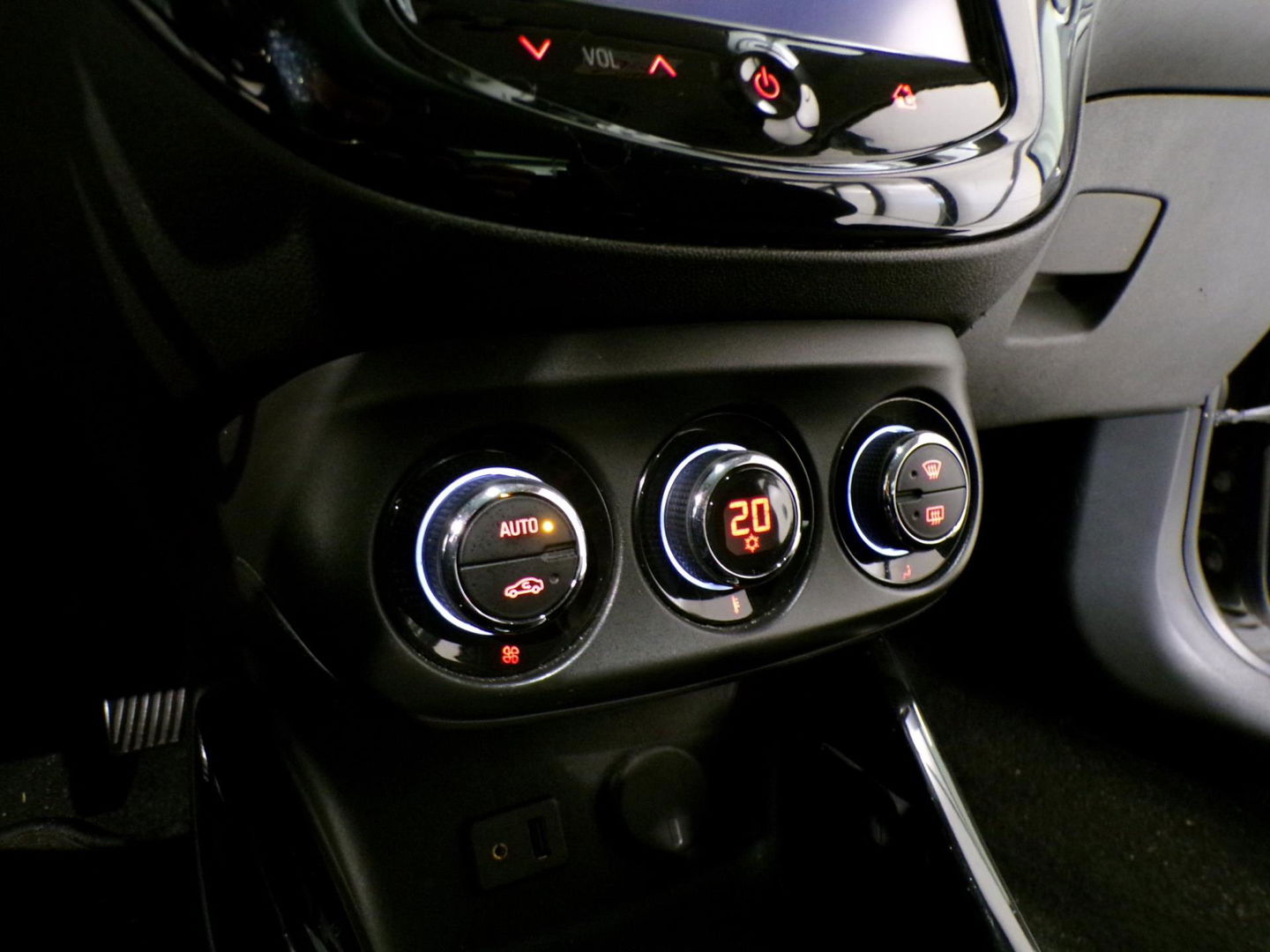 Opel ADAM 1.4 Glam "Origineel NL!" Panoramadak Bluetooth Cruise-control Leer Climatronic 17"Velgen Parkeersensoren