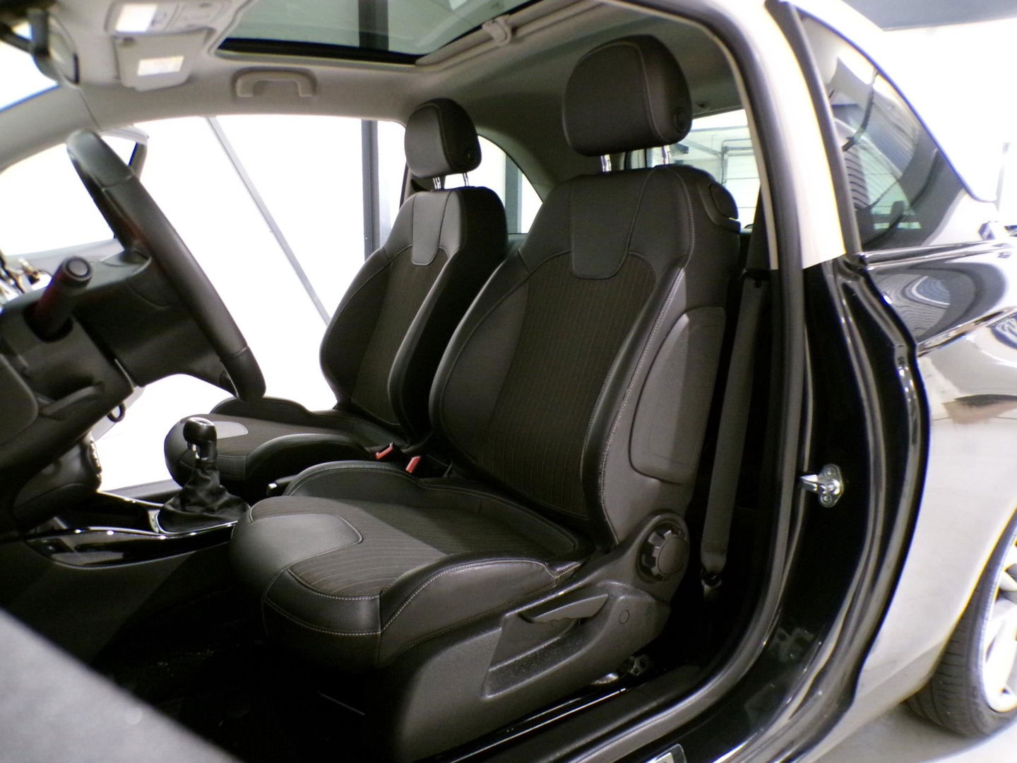 Opel ADAM 1.4 Glam "Origineel NL!" Panoramadak Bluetooth Cruise-control Leer Climatronic 17"Velgen Parkeersensoren