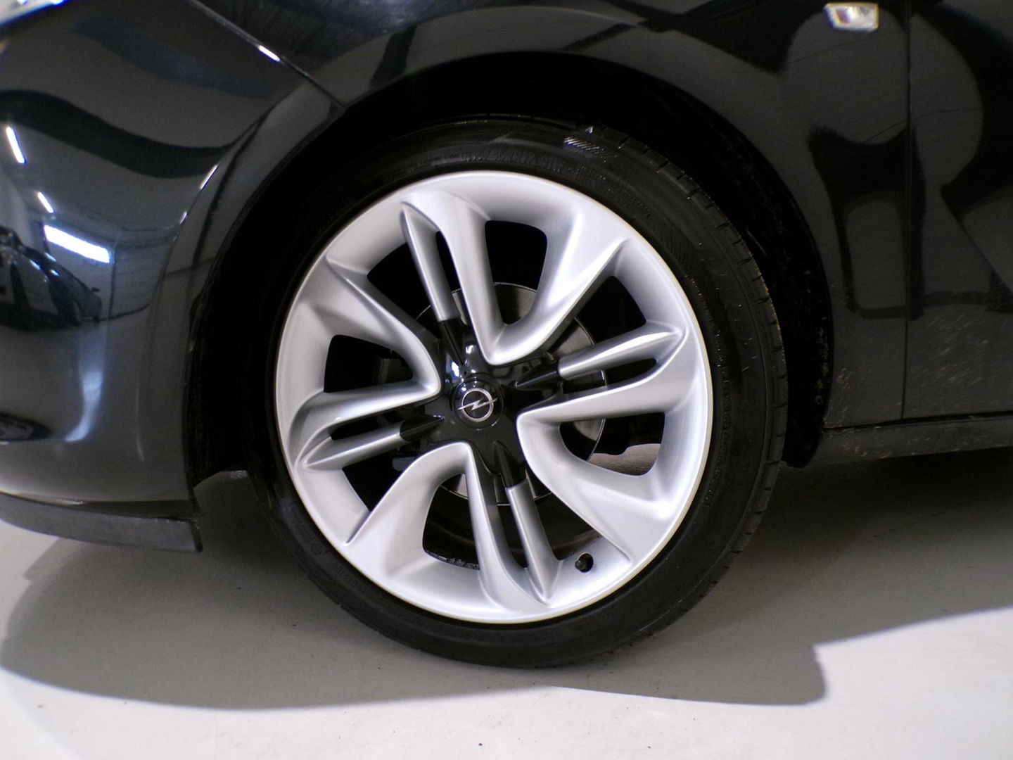 Opel ADAM 1.4 Glam "Origineel NL!" Panoramadak Bluetooth Cruise-control Leer Climatronic 17"Velgen Parkeersensoren