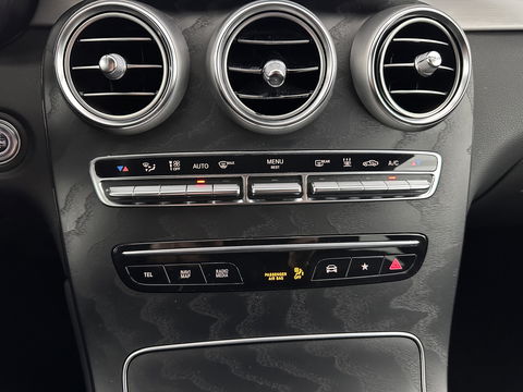 Mercedes-Benz GLC Coupé 300de 4MATIC Business Solution AMG (Plug-in) (INCL.BTW) *LEATHER-FABRIC | FULL-LED | CAMERA | HEATED-SPORTSEATS | NAVI-FULLMAP | PRIVACYGLASS | SHIFTPADDLES | DAB+ | ECC | PDC | CRUISE | 19''ALU*