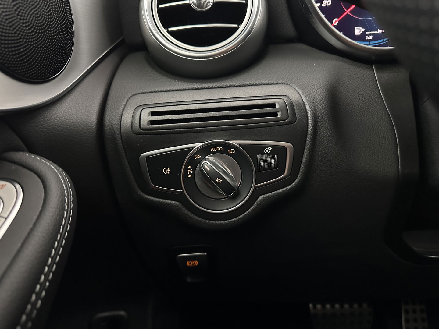 Mercedes-Benz GLC Coupé 300de 4MATIC Business Solution AMG (Plug-in) (INCL.BTW) *LEATHER-FABRIC | FULL-LED | CAMERA | HEATED-SPORTSEATS | NAVI-FULLMAP | PRIVACYGLASS | SHIFTPADDLES | DAB+ | ECC | PDC | CRUISE | 19''ALU*