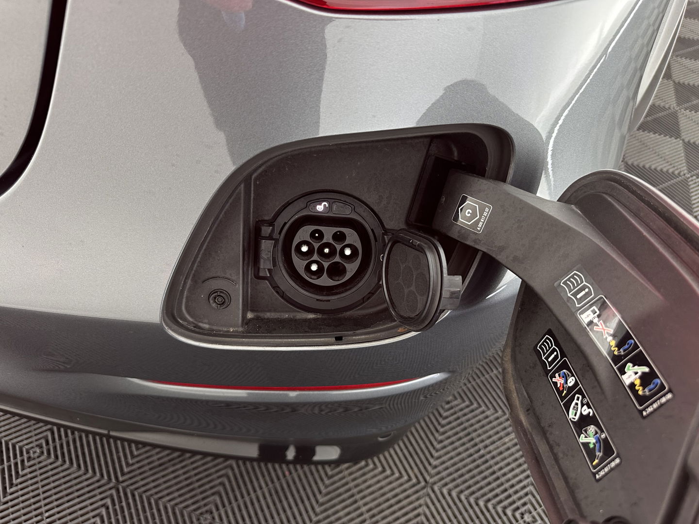 Mercedes-Benz GLC Coupé 300de 4MATIC Business Solution AMG (Plug-in) (INCL.BTW) *LEATHER-FABRIC | FULL-LED | CAMERA | HEATED-SPORTSEATS | NAVI-FULLMAP | PRIVACYGLASS | SHIFTPADDLES | DAB+ | ECC | PDC | CRUISE | 19''ALU*