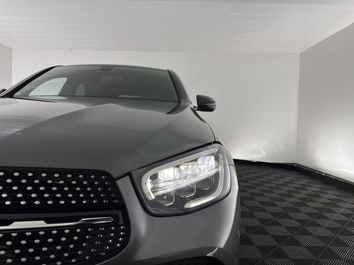 Mercedes-Benz GLC Coupé 300de 4MATIC Business Solution AMG (Plug-in) (INCL.BTW) *LEATHER-FABRIC | FULL-LED | CAMERA | HEATED-SPORTSEATS | NAVI-FULLMAP | PRIVACYGLASS | SHIFTPADDLES | DAB+ | ECC | PDC | CRUISE | 19''ALU*