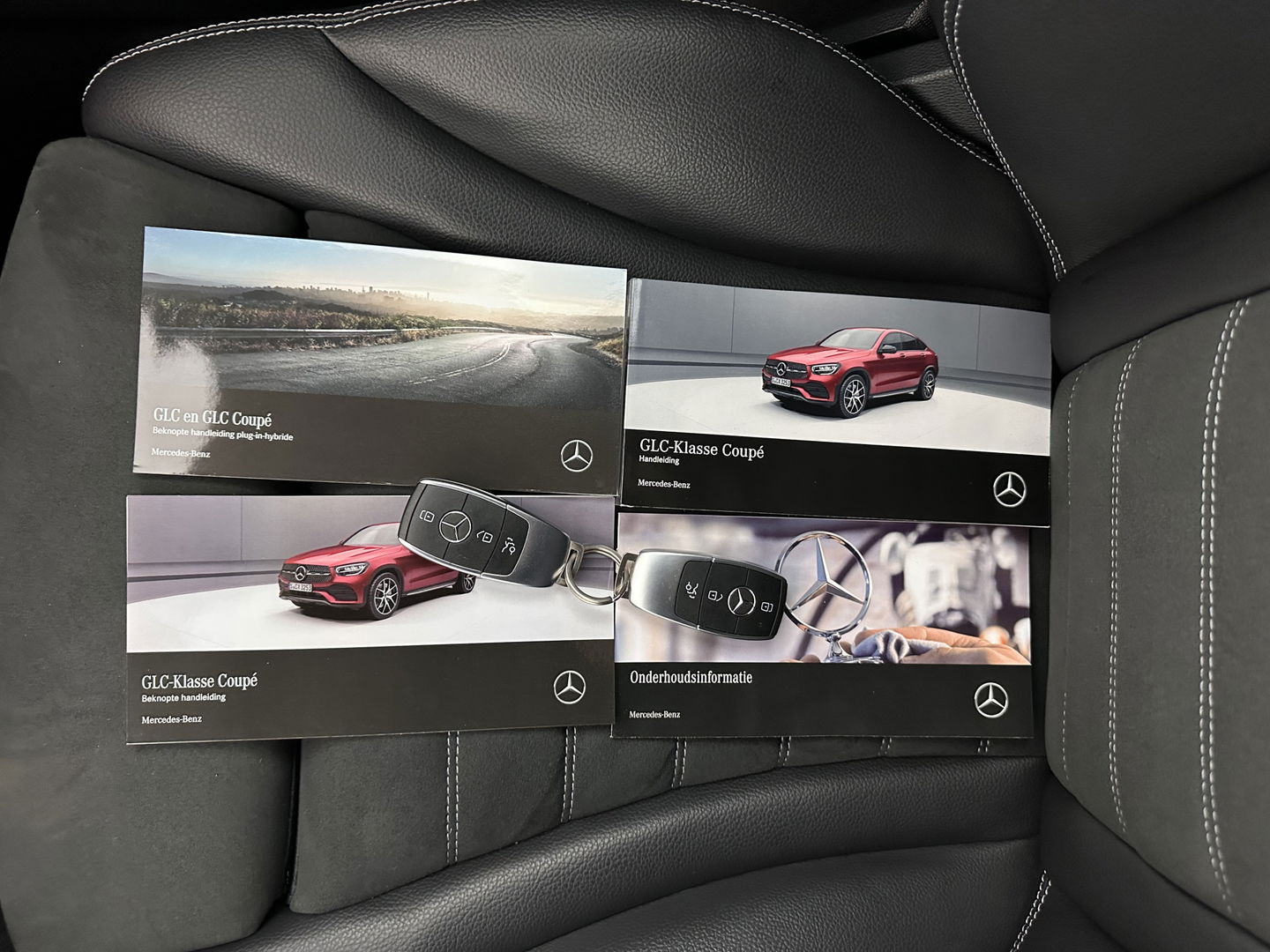 Mercedes-Benz GLC Coupé 300de 4MATIC Business Solution AMG (Plug-in) (INCL.BTW) *LEATHER-FABRIC | FULL-LED | CAMERA | HEATED-SPORTSEATS | NAVI-FULLMAP | PRIVACYGLASS | SHIFTPADDLES | DAB+ | ECC | PDC | CRUISE | 19''ALU*