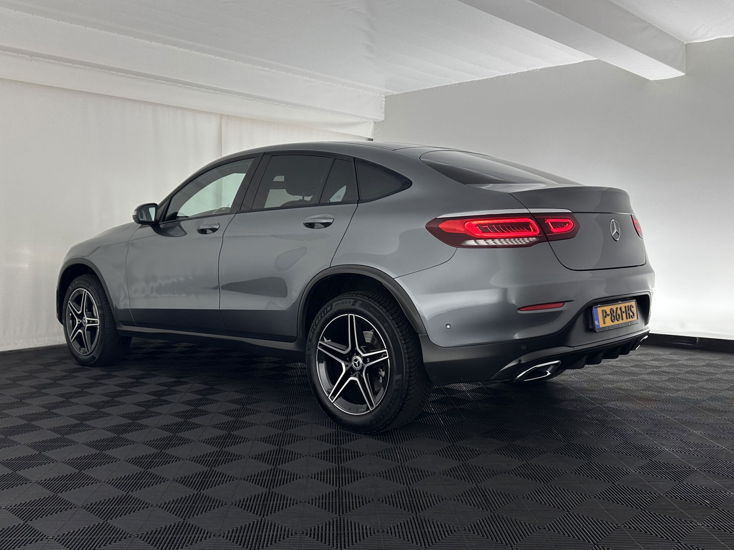 Mercedes-Benz GLC Coupé 300de 4MATIC Business Solution AMG (Plug-in) (INCL.BTW) *LEATHER-FABRIC | FULL-LED | CAMERA | HEATED-SPORTSEATS | NAVI-FULLMAP | PRIVACYGLASS | SHIFTPADDLES | DAB+ | ECC | PDC | CRUISE | 19''ALU*