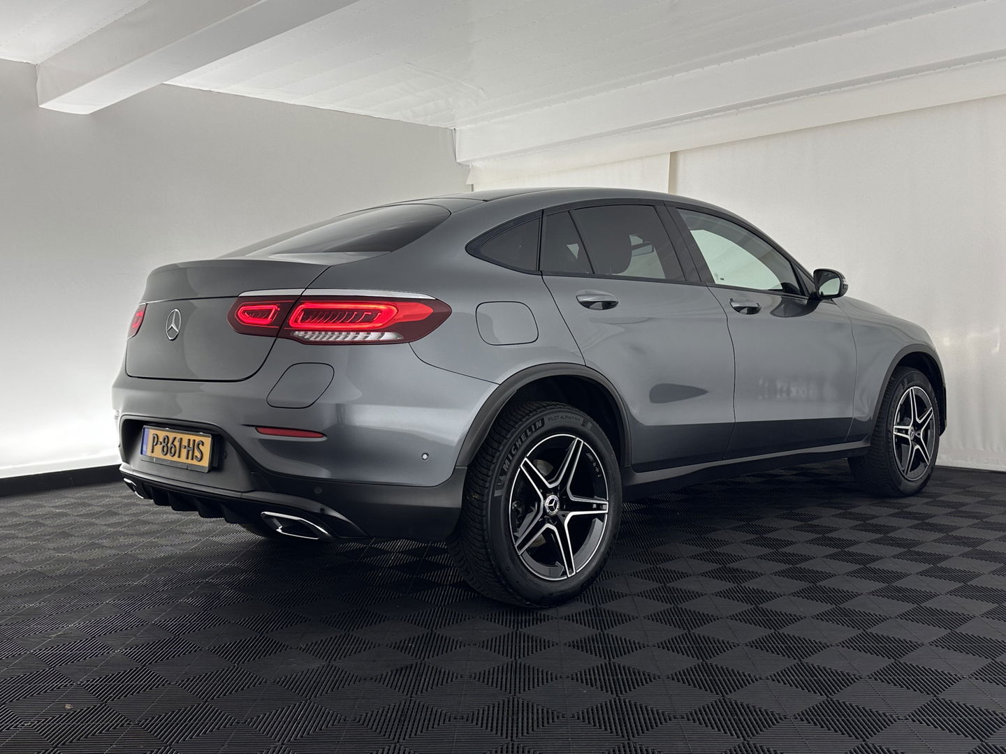 Mercedes-Benz GLC Coupé 300de 4MATIC Business Solution AMG (Plug-in) (INCL.BTW) *LEATHER-FABRIC | FULL-LED | CAMERA | HEATED-SPORTSEATS | NAVI-FULLMAP | PRIVACYGLASS | SHIFTPADDLES | DAB+ | ECC | PDC | CRUISE | 19''ALU*