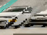 Volkswagen Golf - 1.5 TSI Sport (SCHUIFDAK, 4 CILINDER, APPLE CARPLAY, GROOT NAVI, KEYLESS, STUUR/STOELVERWARMING, SPORTSTOELEN, ADAPTIVE CRUISE, PARKEERSENSOREN, NIEUWSTAAT)