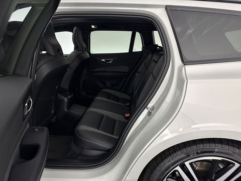 Volvo V60 2.0 T6 Recharge AWD R-Design (Plug-in) (INCL.BTW) Aut. *PANO | HEAD-UP | LEATHER-FABRIC | FULL-LED | MEMORY-PACK | HARMAN/KARDON | DIGI-COCKPIT | HEATED-SPORTSEATS | KEYLESS | DAB+ | NAVI-FULLMAP | PDC | CRUISE | TOWBAR | 19''ALU*