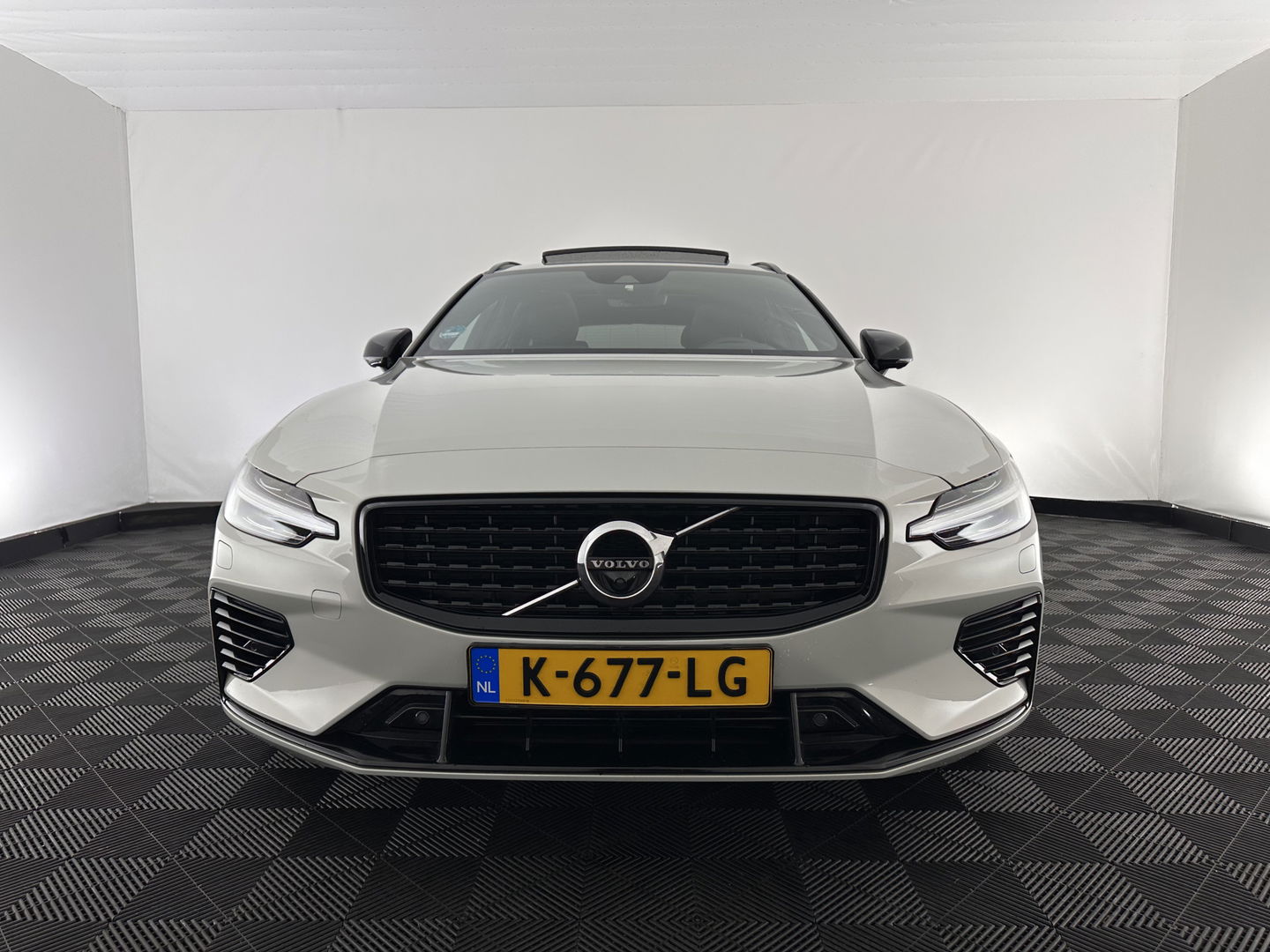 Volvo V60 2.0 T6 Recharge AWD R-Design (Plug-in) (INCL.BTW) Aut. *PANO | HEAD-UP | LEATHER-FABRIC | FULL-LED | MEMORY-PACK | HARMAN/KARDON | DIGI-COCKPIT | HEATED-SPORTSEATS | KEYLESS | DAB+ | NAVI-FULLMAP | PDC | CRUISE | TOWBAR | 19''ALU*