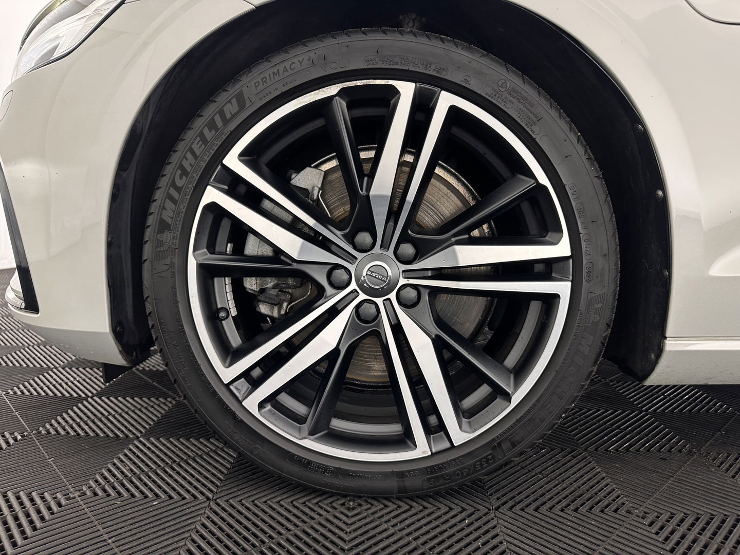 Volvo V60 2.0 T6 Recharge AWD R-Design (Plug-in) (INCL.BTW) Aut. *PANO | HEAD-UP | LEATHER-FABRIC | FULL-LED | MEMORY-PACK | HARMAN/KARDON | DIGI-COCKPIT | HEATED-SPORTSEATS | KEYLESS | DAB+ | NAVI-FULLMAP | PDC | CRUISE | TOWBAR | 19''ALU*