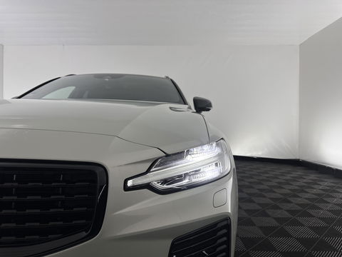 Volvo V60 2.0 T6 Recharge AWD R-Design (Plug-in) (INCL.BTW) Aut. *PANO | HEAD-UP | LEATHER-FABRIC | FULL-LED | MEMORY-PACK | HARMAN/KARDON | DIGI-COCKPIT | HEATED-SPORTSEATS | KEYLESS | DAB+ | NAVI-FULLMAP | PDC | CRUISE | TOWBAR | 19''ALU*