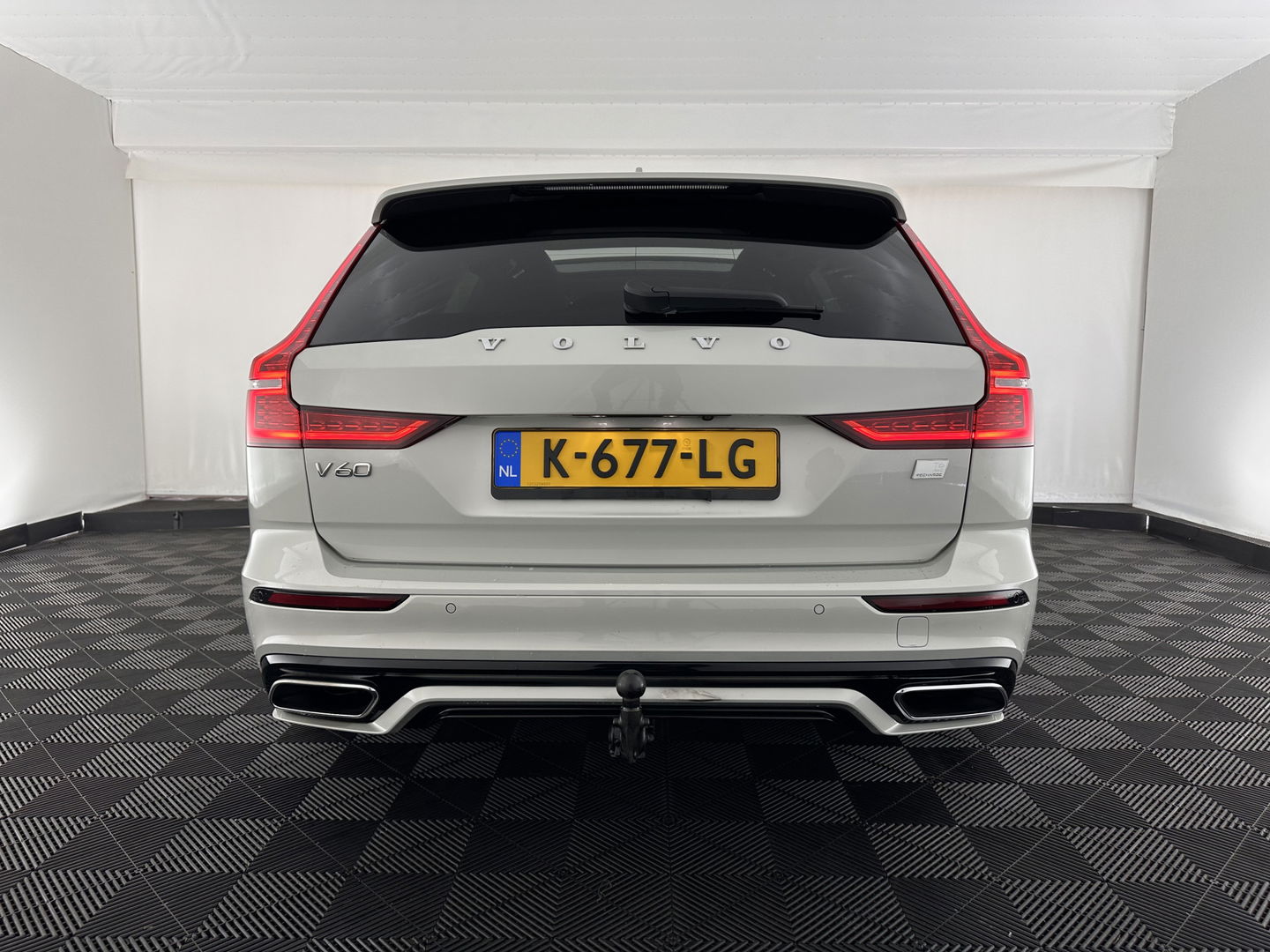 Volvo V60 2.0 T6 Recharge AWD R-Design (Plug-in) (INCL.BTW) Aut. *PANO | HEAD-UP | LEATHER-FABRIC | FULL-LED | MEMORY-PACK | HARMAN/KARDON | DIGI-COCKPIT | HEATED-SPORTSEATS | KEYLESS | DAB+ | NAVI-FULLMAP | PDC | CRUISE | TOWBAR | 19''ALU*