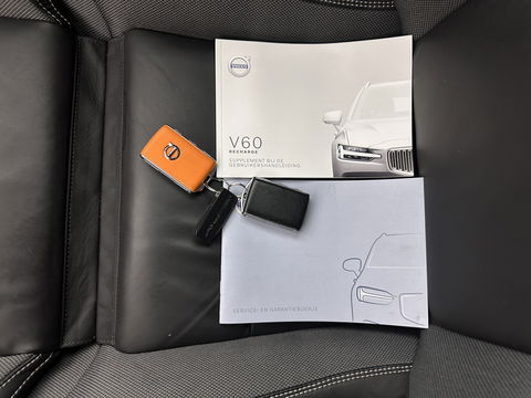 Volvo V60 2.0 T6 Recharge AWD R-Design (Plug-in) (INCL.BTW) Aut. *PANO | HEAD-UP | LEATHER-FABRIC | FULL-LED | MEMORY-PACK | HARMAN/KARDON | DIGI-COCKPIT | HEATED-SPORTSEATS | KEYLESS | DAB+ | NAVI-FULLMAP | PDC | CRUISE | TOWBAR | 19''ALU*