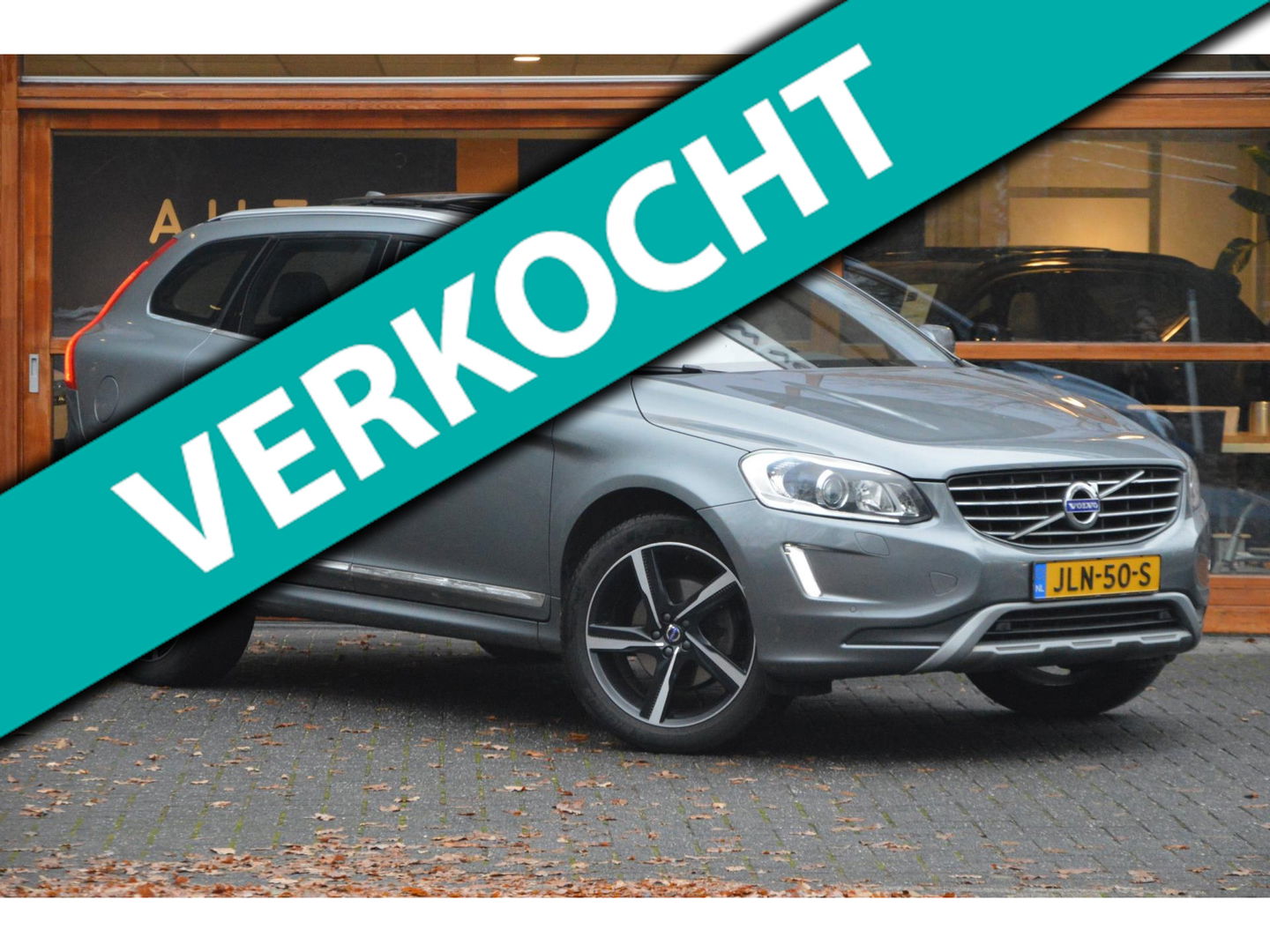 Volvo XC60 T5 R-Design| Panoramadak | Camera | Trekhaak | Stoelverwarming | Leer | Bluetooth | Elektrische stoelen |