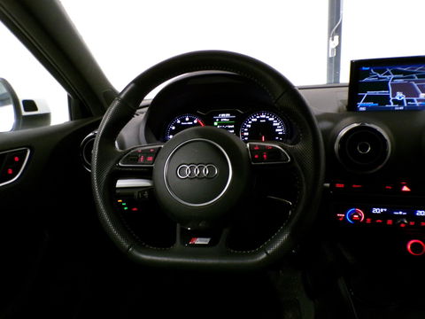 Audi A3 Sportback 1.4 TFSI S-Line Sport Edition "3x S-Line" Xenon-LED Stoelverwarming Parkeersensoren Lane-assist 19" Blind-spot