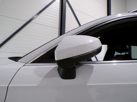 Audi A3 Sportback 1.4 TFSI S-Line Sport Edition "3x S-Line" Xenon-LED Stoelverwarming Parkeersensoren Lane-assist 19" Blind-spot