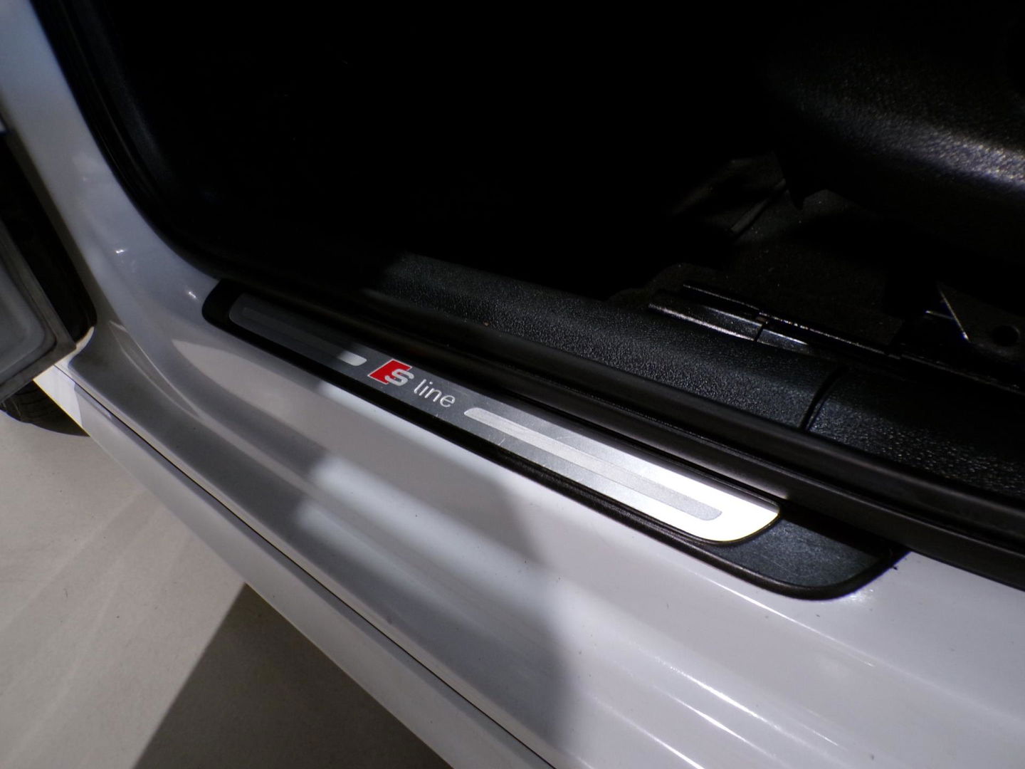 Audi A3 Sportback 1.4 TFSI S-Line Sport Edition "3x S-Line" Xenon-LED Stoelverwarming Parkeersensoren Lane-assist 19" Blind-spot