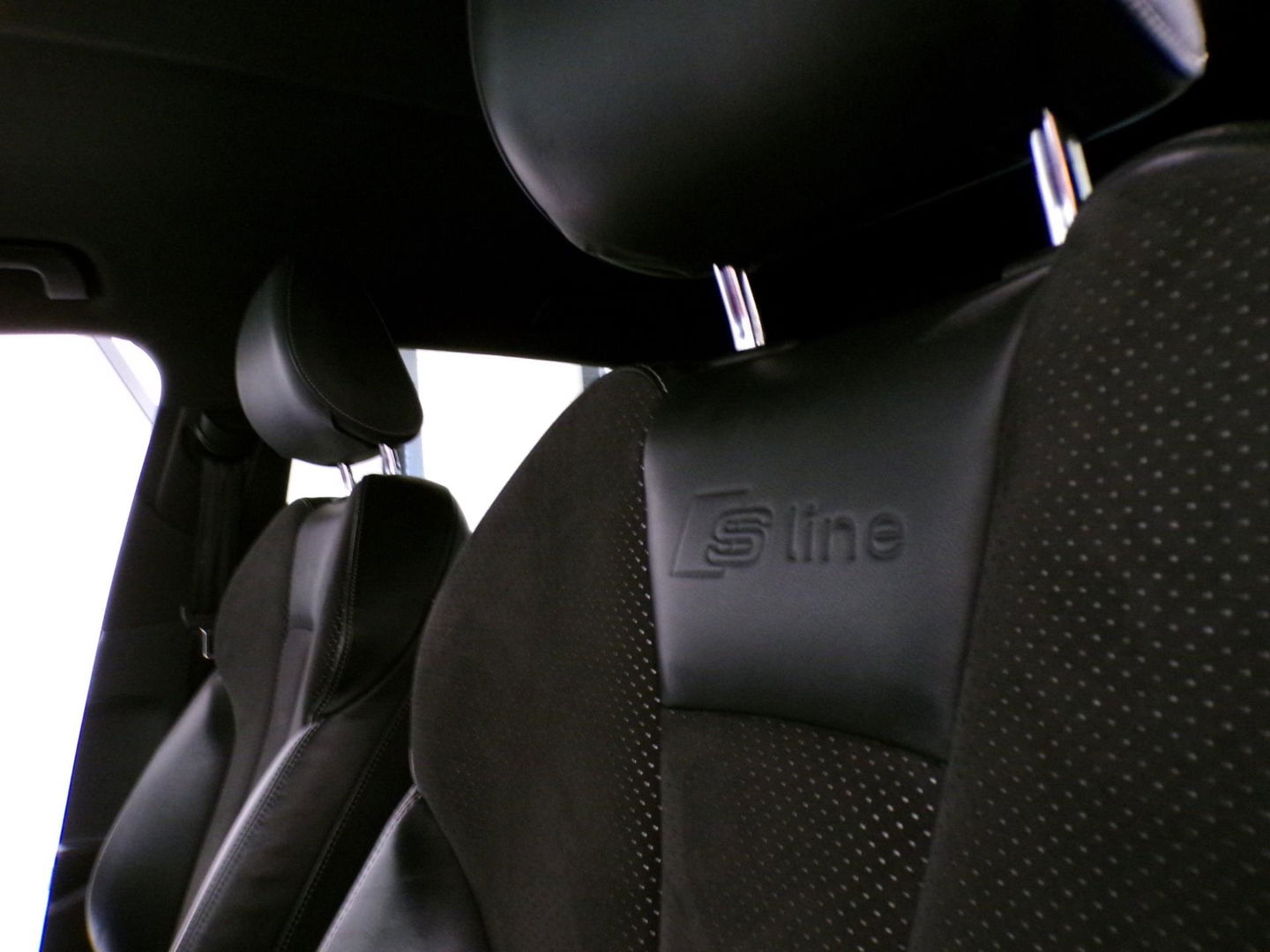 Audi A3 Sportback 1.4 TFSI S-Line Sport Edition "3x S-Line" Xenon-LED Stoelverwarming Parkeersensoren Lane-assist 19" Blind-spot