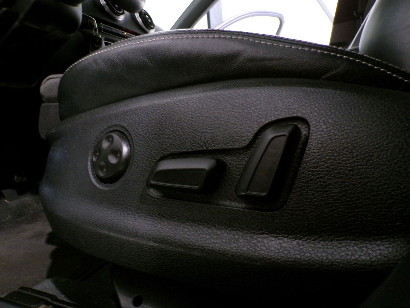 Audi A3 Sportback 1.4 TFSI S-Line Sport Edition "3x S-Line" Xenon-LED Stoelverwarming Parkeersensoren Lane-assist 19" Blind-spot