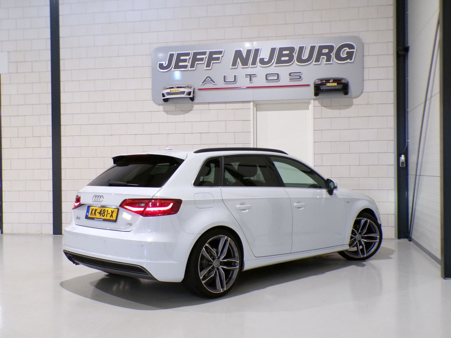 Audi A3 Sportback 1.4 TFSI S-Line Sport Edition "3x S-Line" Xenon-LED Stoelverwarming Parkeersensoren Lane-assist 19" Blind-spot