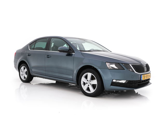 Škoda Octavia - 1.6 TDI Greentech Ambition Business *LEATHER-FABRIC | NAVI-FULLMAP | HEATED-COMFORTSEATS | ECC | TOWBAR | PRIVACY-GLASS | PARKPILOT | CRUISE | 16''ALU *