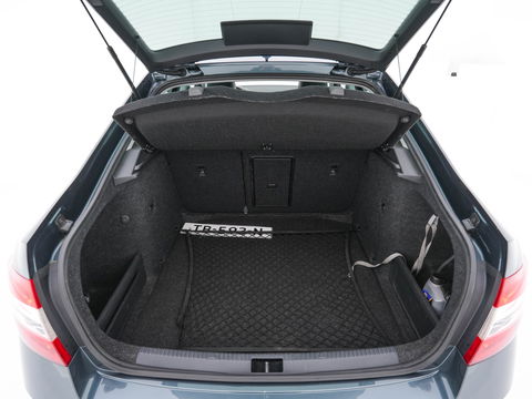 Škoda Octavia 1.6 TDI Greentech Ambition Business *LEATHER-FABRIC | NAVI-FULLMAP | HEATED-COMFORTSEATS | ECC | TOWBAR | PRIVACY-GLASS | PARKPILOT | CRUISE | 16''ALU *