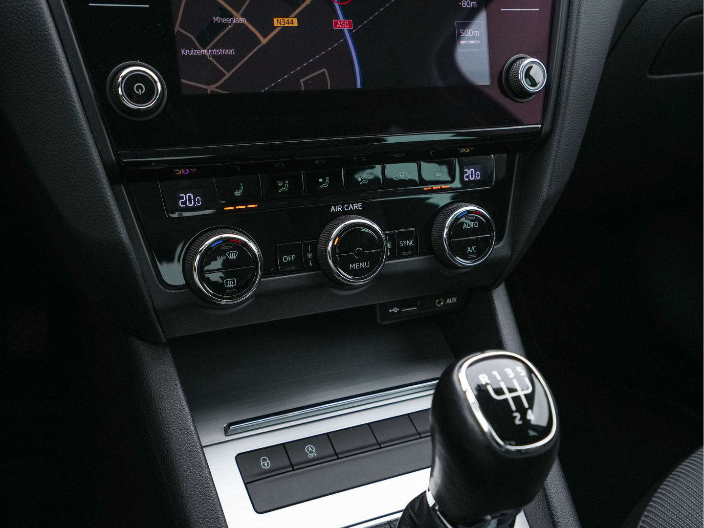 Škoda Octavia 1.6 TDI Greentech Ambition Business *LEATHER-FABRIC | NAVI-FULLMAP | HEATED-COMFORTSEATS | ECC | TOWBAR | PRIVACY-GLASS | PARKPILOT | CRUISE | 16''ALU *