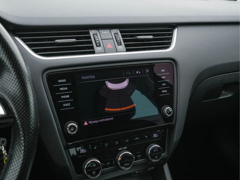 Škoda Octavia 1.6 TDI Greentech Ambition Business *LEATHER-FABRIC | NAVI-FULLMAP | HEATED-COMFORTSEATS | ECC | TOWBAR | PRIVACY-GLASS | PARKPILOT | CRUISE | 16''ALU *