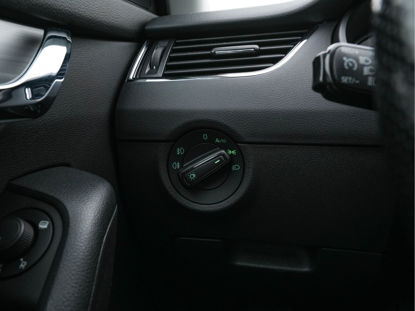 Škoda Octavia 1.6 TDI Greentech Ambition Business *LEATHER-FABRIC | NAVI-FULLMAP | HEATED-COMFORTSEATS | ECC | TOWBAR | PRIVACY-GLASS | PARKPILOT | CRUISE | 16''ALU *