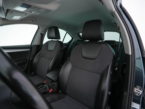 Škoda Octavia 1.6 TDI Greentech Ambition Business *LEATHER-FABRIC | NAVI-FULLMAP | HEATED-COMFORTSEATS | ECC | TOWBAR | PRIVACY-GLASS | PARKPILOT | CRUISE | 16''ALU *