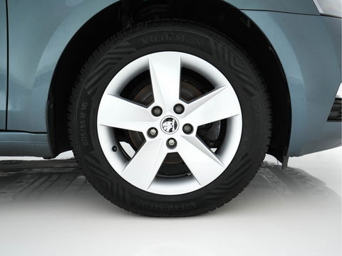 Škoda Octavia 1.6 TDI Greentech Ambition Business *LEATHER-FABRIC | NAVI-FULLMAP | HEATED-COMFORTSEATS | ECC | TOWBAR | PRIVACY-GLASS | PARKPILOT | CRUISE | 16''ALU *