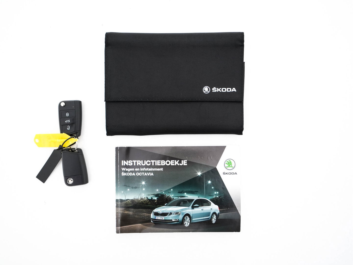 Škoda Octavia 1.6 TDI Greentech Ambition Business *LEATHER-FABRIC | NAVI-FULLMAP | HEATED-COMFORTSEATS | ECC | TOWBAR | PRIVACY-GLASS | PARKPILOT | CRUISE | 16''ALU *